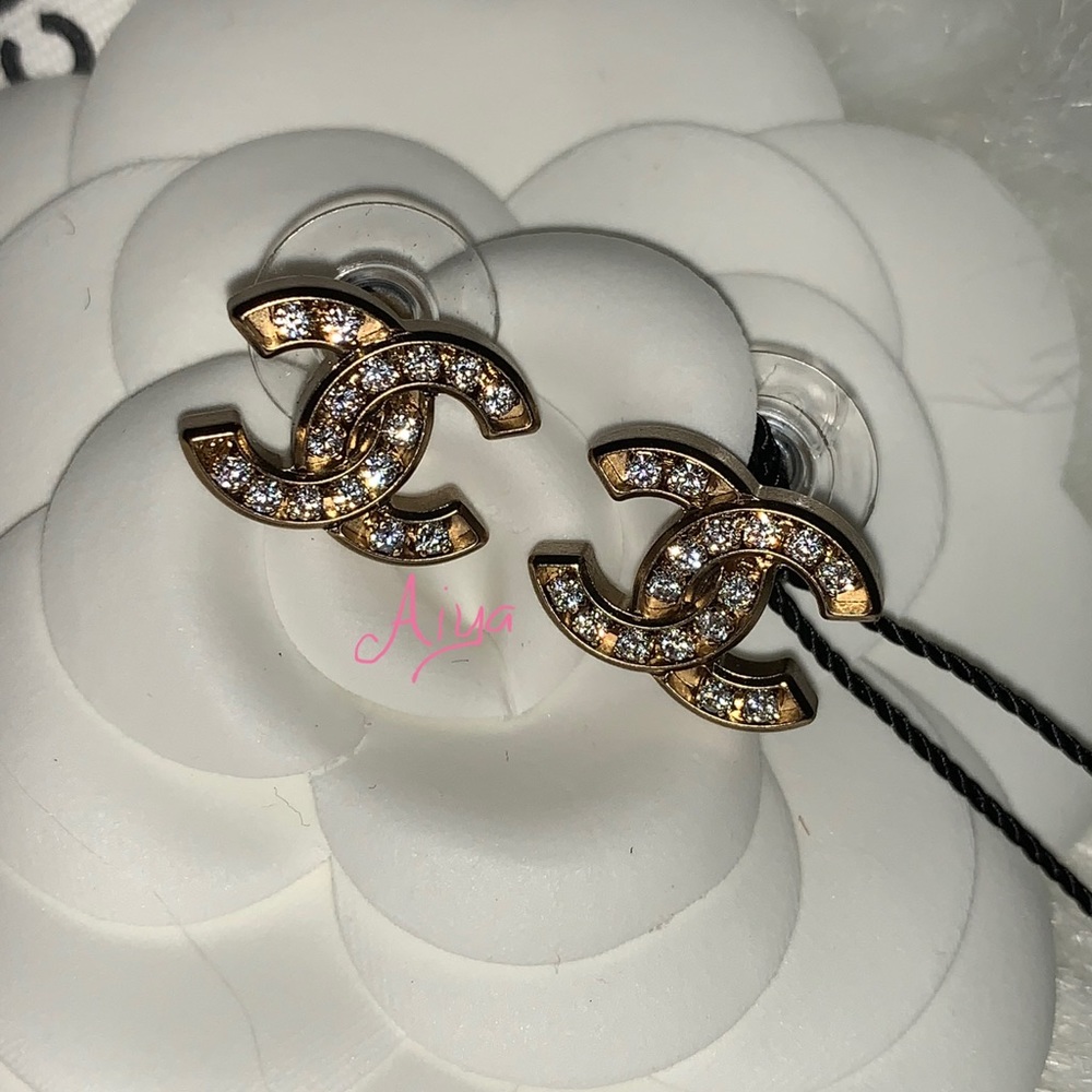 ❌❌SOLD❌Chanel 21C CC stud earrings gold w/crystals